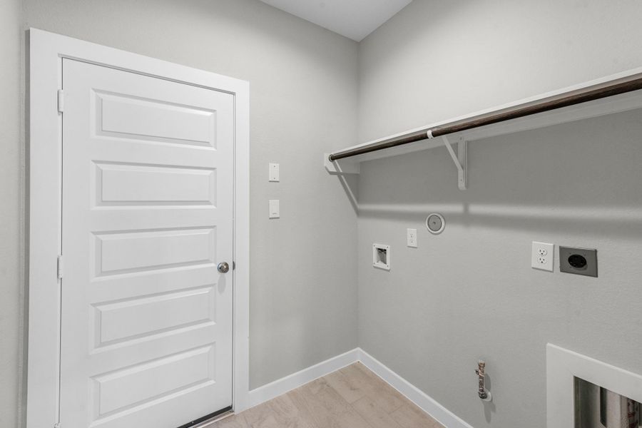 Spacious, unfurnished interior of a new home in Briarwood Crossing, Rosenberg (Image 25).