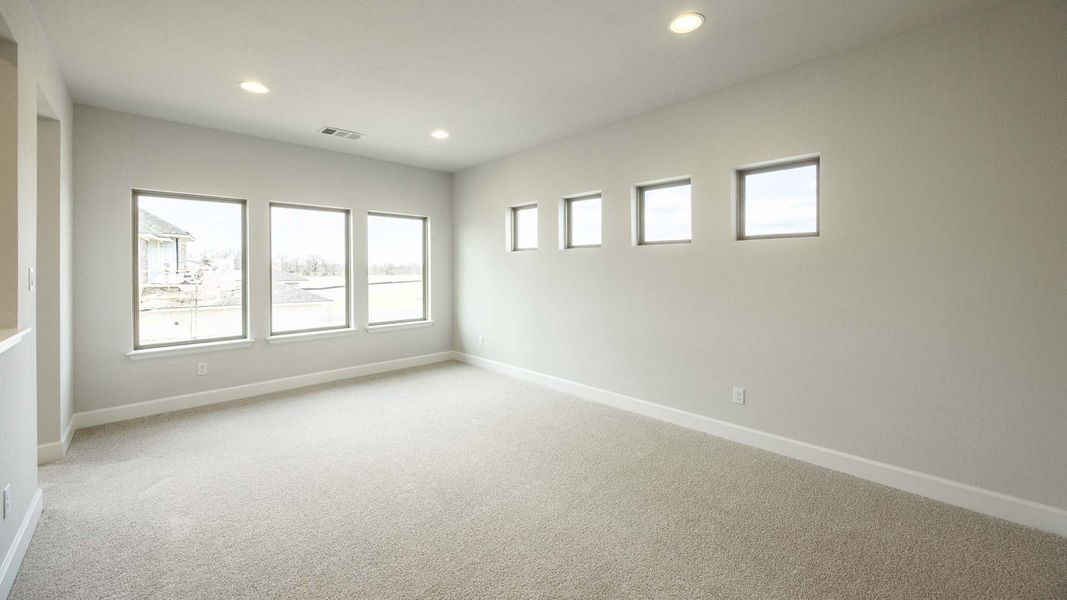 Spacious, unfurnished interior of a new home in The Colony, Bastrop (Image 7).