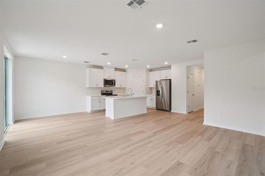 Spacious, unfurnished interior of a new home in Leyland Preserve - Classic Series, Brooksville (Image 30).