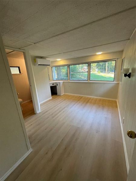 Spacious, unfurnished interior of a new home in , Malakoff (Image 12).