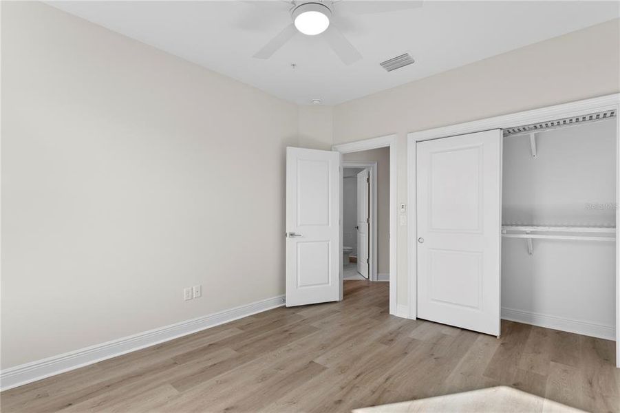 Spacious, unfurnished interior of a new home in , Tampa (Image 26).