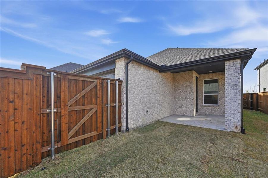 Exterior details and patio area of a home in Mantua Point, Van Alstyne (Image 19).