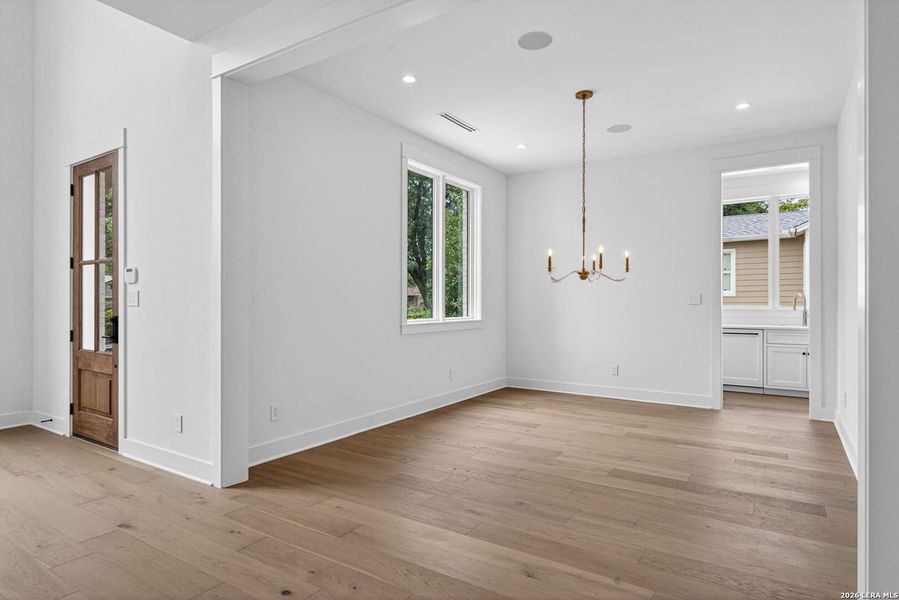 Spacious, unfurnished interior of a new home in , Alamo Heights (Image 46).