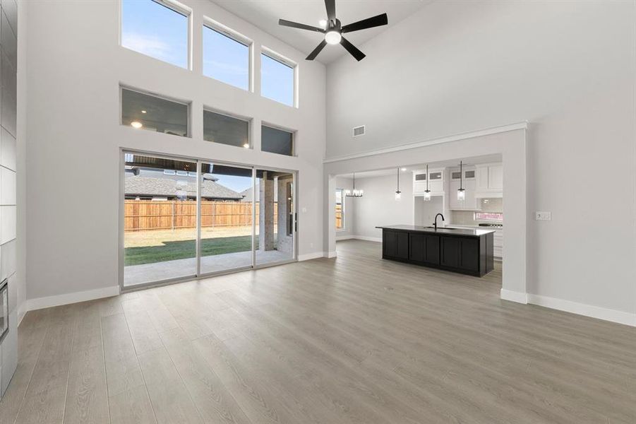 Spacious, unfurnished interior of a new home in Valencia on The Lake, Little Elm (Image 28).