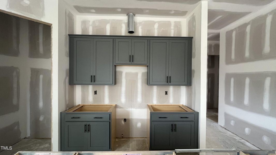 03 - Kitchen cabinets