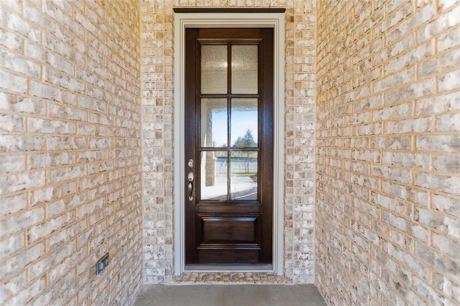 Exterior details and patio area of a home in Waterford Park, Weatherford (Image 30).