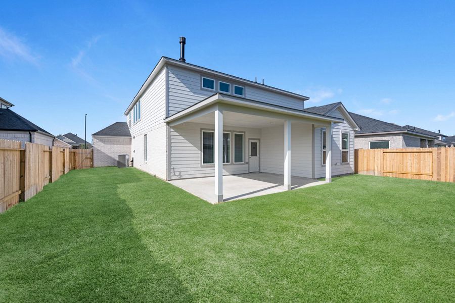 Exterior details and patio area of a home in Beacon Hill, Waller (Image 3).