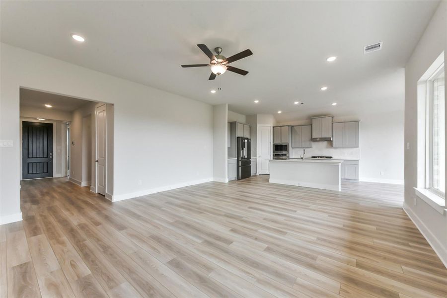 Spacious, unfurnished interior of a new home in Lago Mar, Texas City (Image 25). Spacious, unfurnished interior of a new home in Lago Mar, Texas City (Image 25).