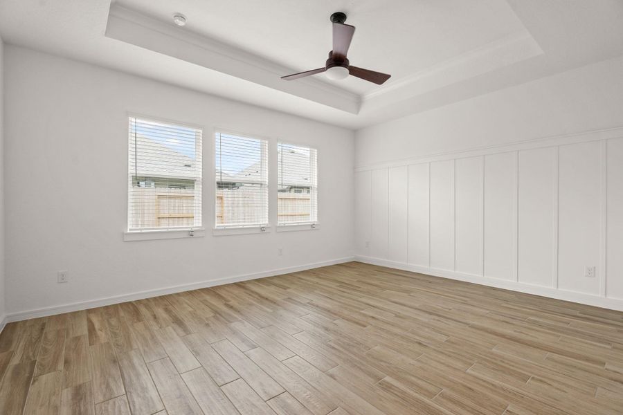 Stunning primary suite (*Photo not of actual home and used for illustration purposes only.)