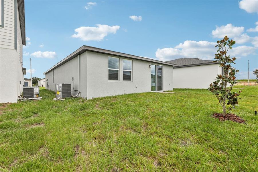 Exterior details and patio area of a home in Hamilton Bluff - Classic Series, Lake Hamilton (Image 25).