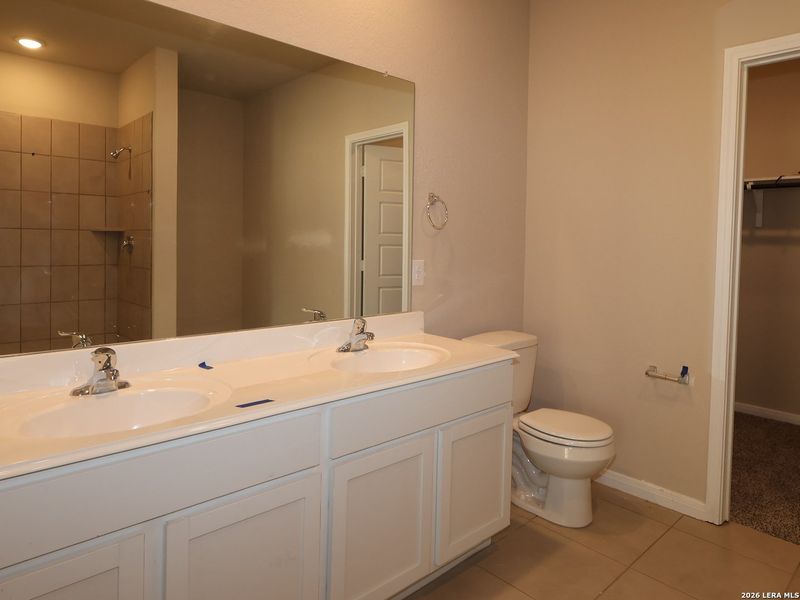 Furnished interior view inside a new home in Agave, San Antonio (Image 9).