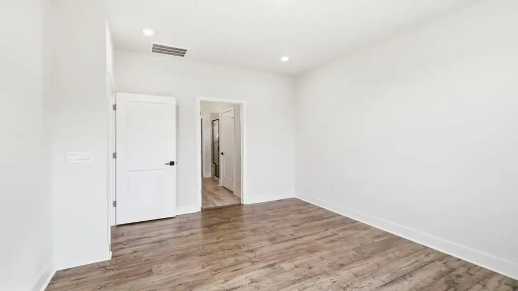 Spacious, unfurnished interior of a new home in Spring Ridge Reserve, Anderson (Image 35).