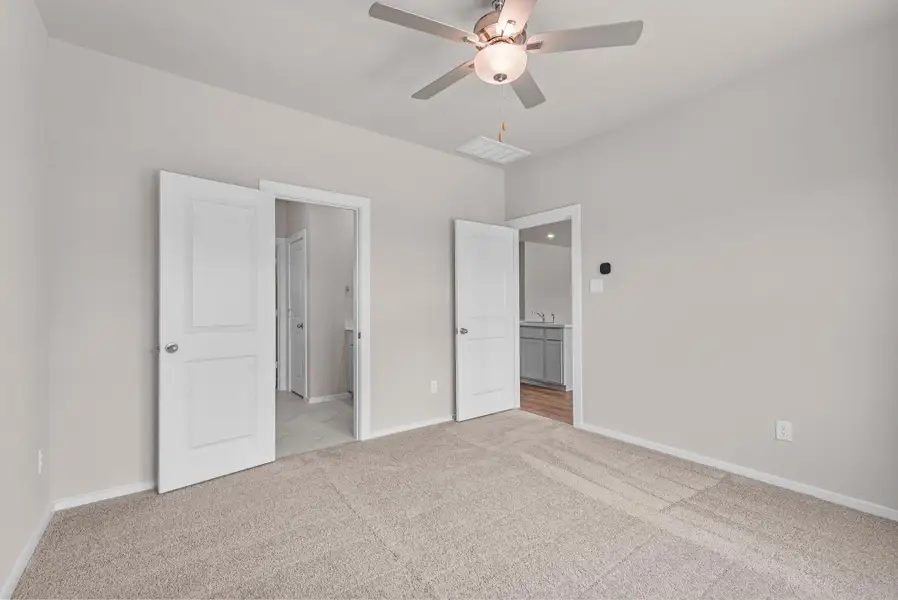 Spacious, unfurnished interior of a new home in Laurel Landing, Alvin (Image 14). Spacious, unfurnished interior of a new home in Laurel Landing, Alvin (Image 14).