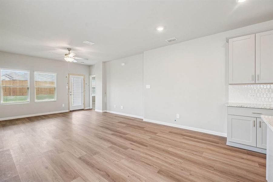 Photo is not of the actual home, but is an inspirational photo of builder’s model home and may depict options, furnishings, and/or decorator features that are not included. Photo is not of the actual home, but is an inspirational photo of builder’s model home and may depict options, furnishings, and/or decorator features that are not included.