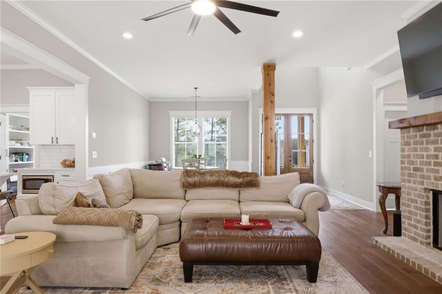 Furnished interior view inside a new home in , Jasper (Image 55).