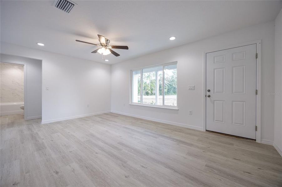 Spacious, unfurnished interior of a new home in , Williston (Image 34).