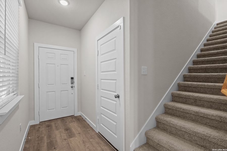 Spacious, unfurnished interior of a new home in Rosemont Hill, San Antonio (Image 18).