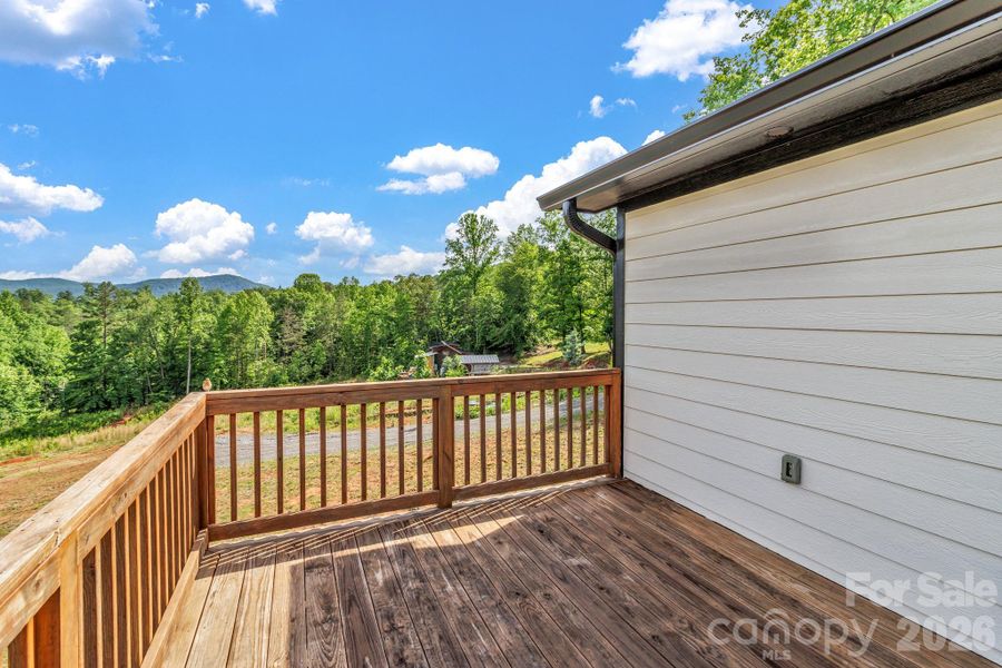 Exterior details and patio area of a home in , Marion (Image 17).