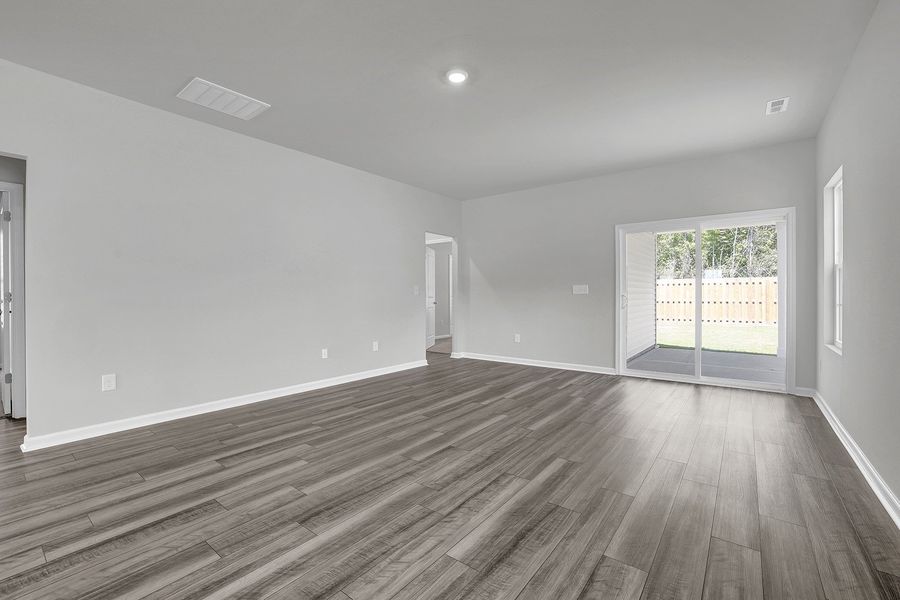 Spacious, unfurnished interior of a new home in River Tide Farms, Bolivia (Image 11). Spacious, unfurnished interior of a new home in River Tide Farms, Bolivia (Image 11).
