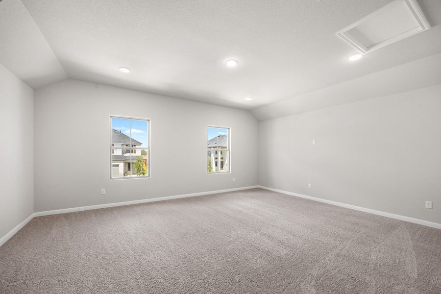 Spacious, unfurnished interior of a new home in Trinity Ranch, Elgin (Image 28).