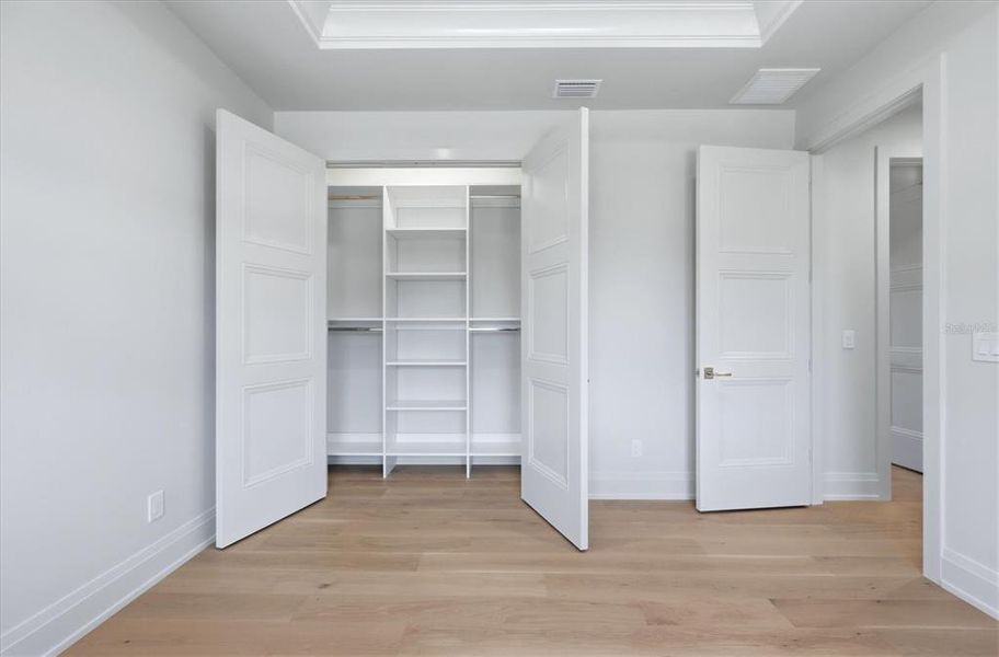 Spacious, unfurnished interior of a new home in , Sarasota (Image 23).