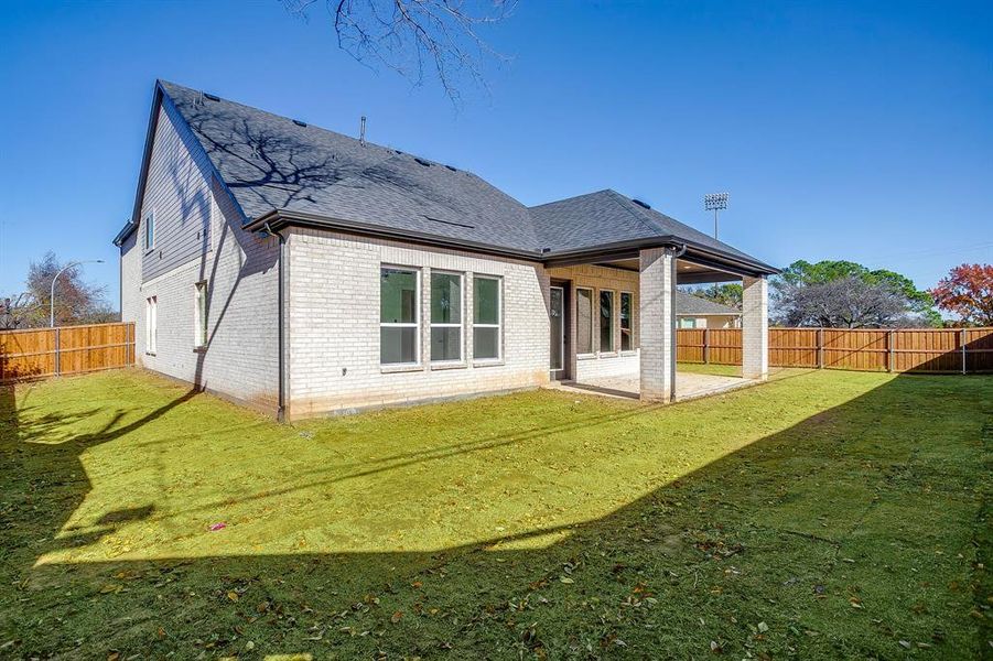 Exterior details and patio area of a home in Terrace Oaks, Arlington (Image 3).