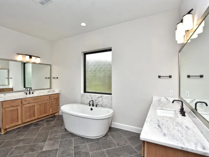 Representative furnished interior of a home built from the Santa Barbara II by Giddens Homes in Scofield Farms Estates, Georgetown (Image 77).