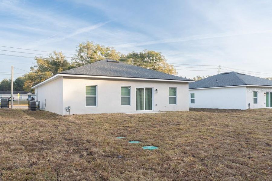 Exterior details and patio area of a home in , Apopka (Image 4).