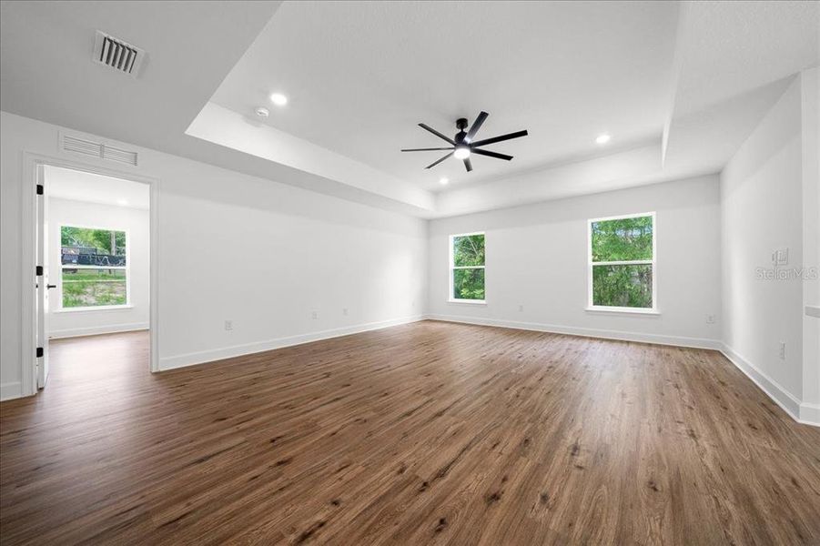 Spacious, unfurnished interior of a new home in , Weeki Wachee (Image 52).