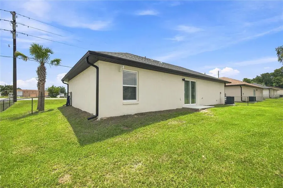 Exterior details and patio area of a home in , Ocala (Image 4).