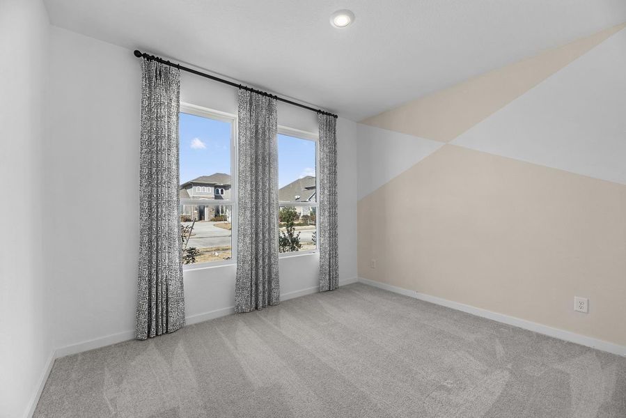 Spacious, unfurnished interior of a new home in Grand Oaks Reserve, Cleveland (Image 13).