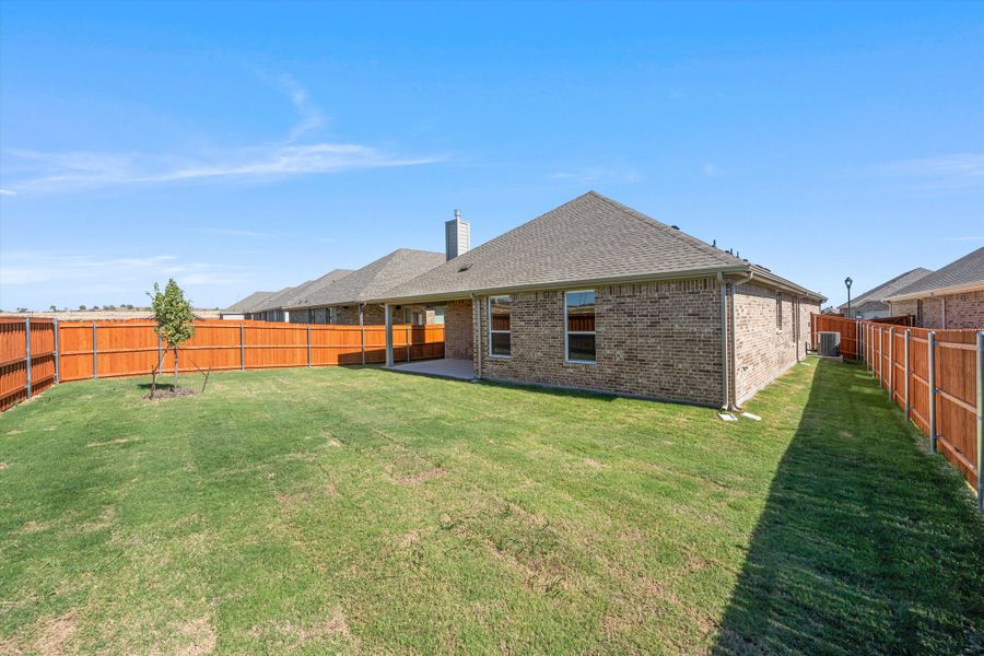 Exterior details and patio area of a home in Morningstar, Aledo (Image 20).