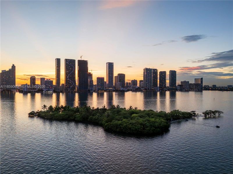 Condo located in Miami, FL showcasing its design and architecture (Image 4). Condo located in Miami, FL showcasing its design and architecture (Image 4).