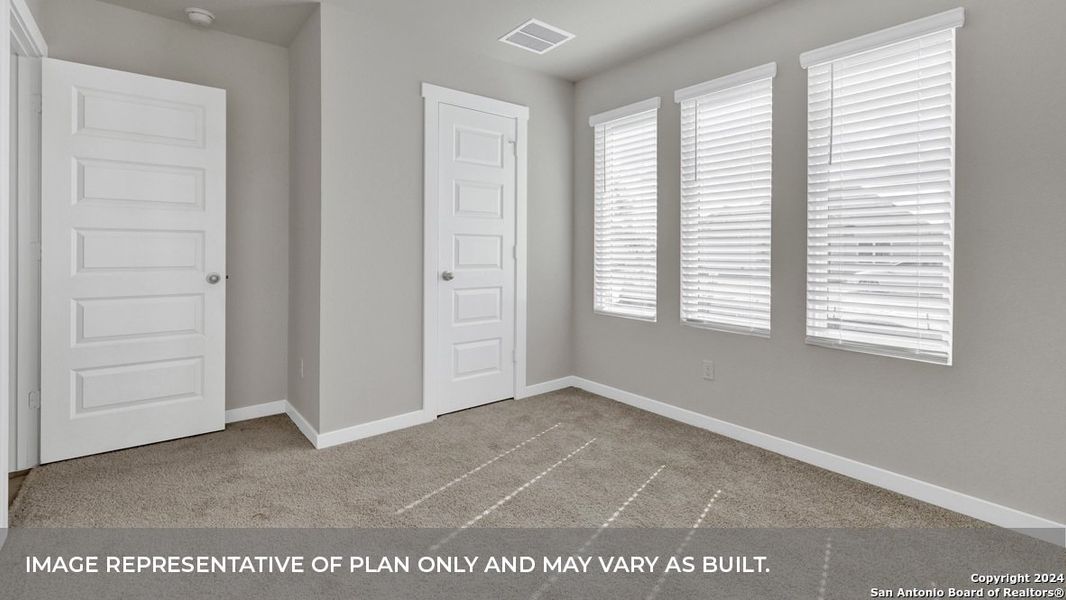 Spacious, unfurnished interior of a new home in Sonoma Oaks, Fredericksburg (Image 12).