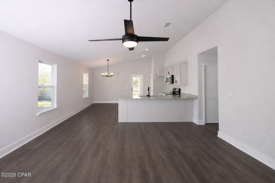 Spacious, unfurnished interior of a new home in Fox Glenn, Panama City (Image 10).