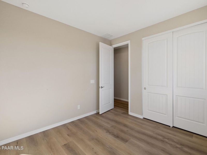 Spacious, unfurnished interior of a new home in North Ridge at Pronghorn Ranch, Prescott Valley (Image 31).
