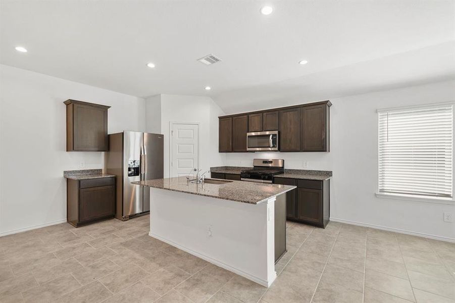 large island, granite countertops