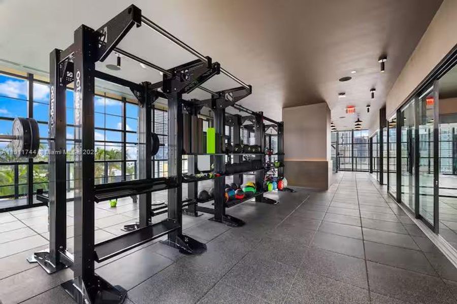 Community amenities in , Miami (Image 12).