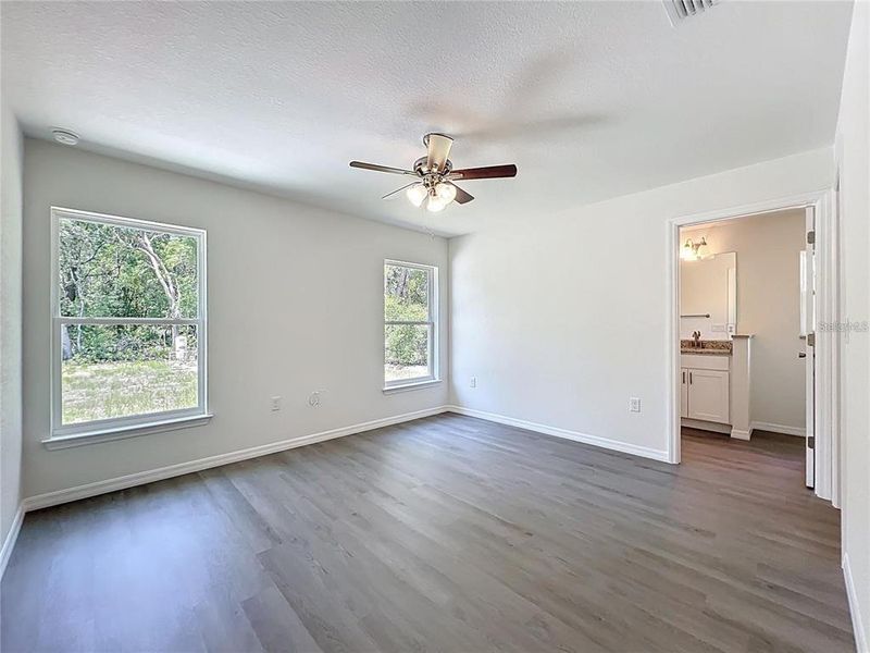 Spacious, unfurnished interior of a new home in , Dunnellon (Image 21).