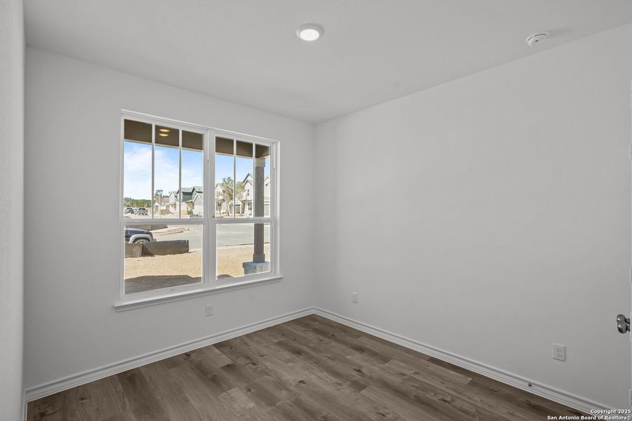 Spacious, unfurnished interior of a new home in Davis Ranch, San Antonio (Image 21).