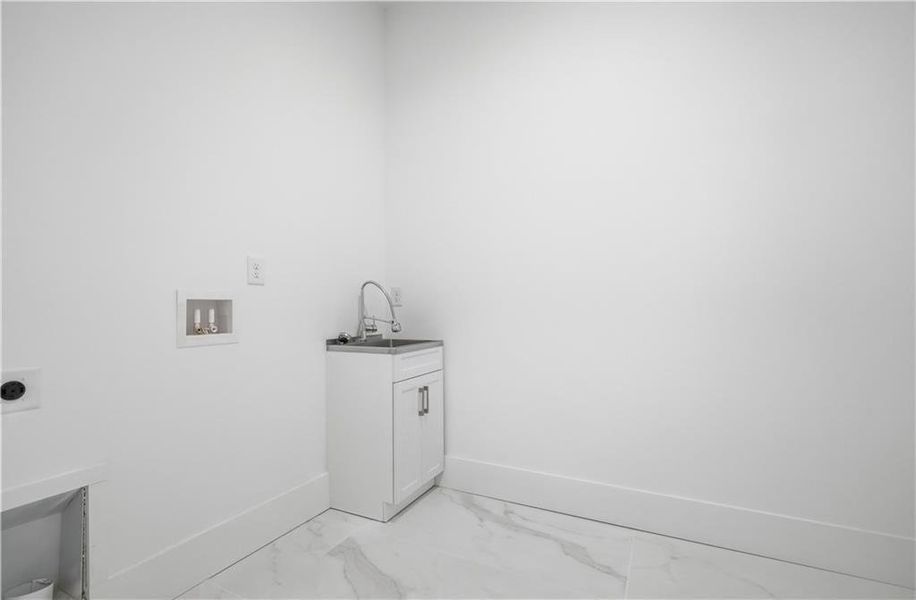 Spacious, unfurnished interior of a new home in , Jefferson (Image 49).
