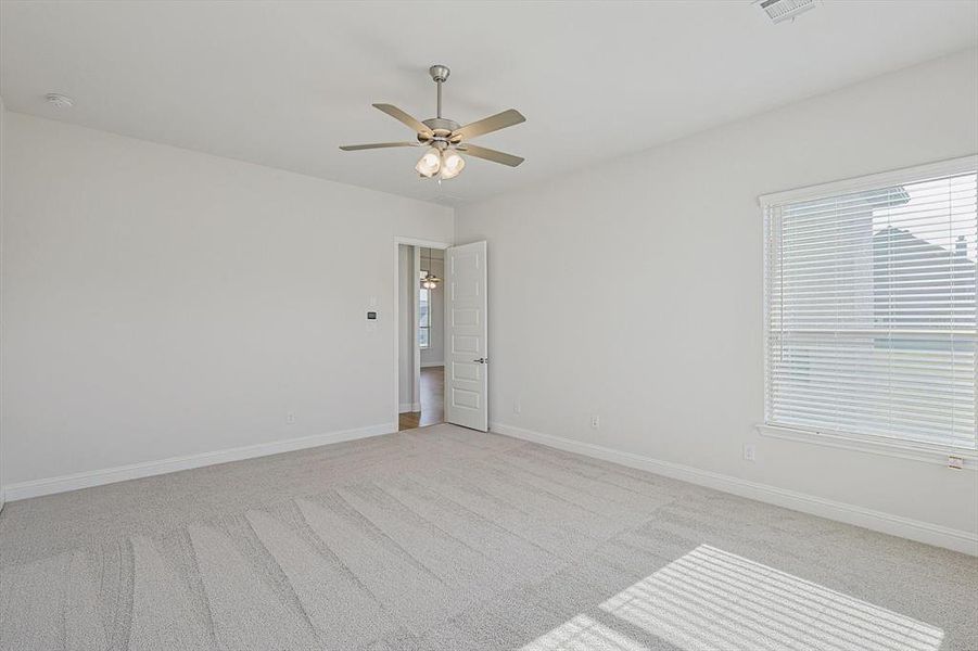 Spacious, unfurnished interior of a new home in Oak Creek Ranch, Midlothian (Image 28).