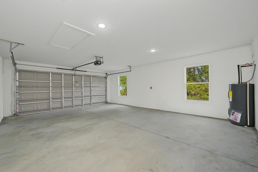 interior - garage 1