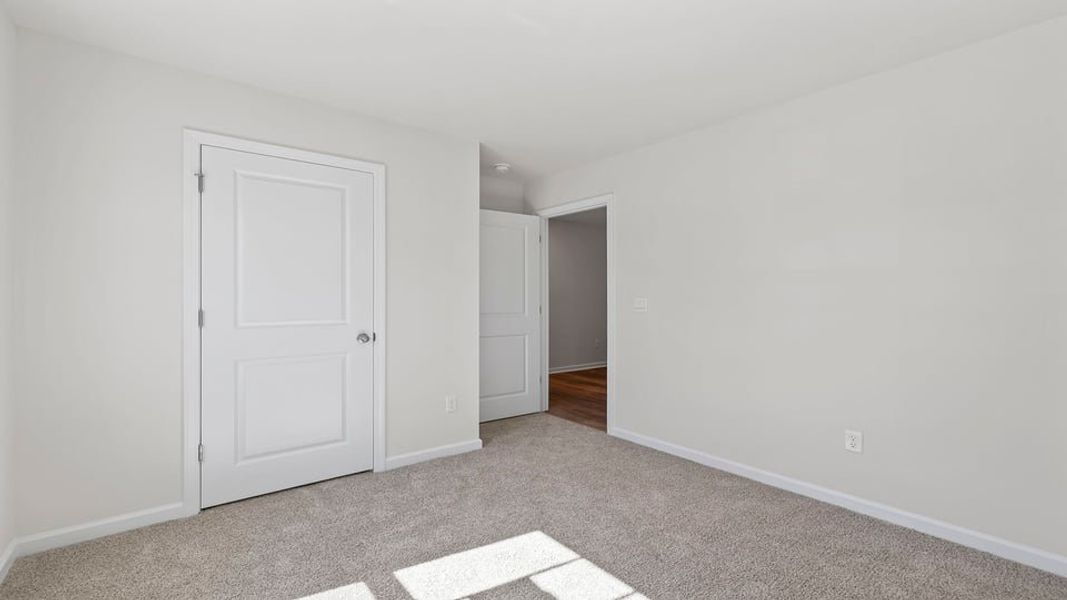 Spacious, unfurnished interior of a new home in Cloverdale Hills, Piedmont (Image 15).