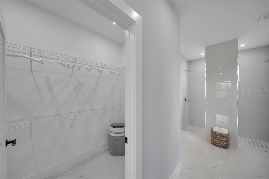 Spacious, unfurnished interior of a new home in , Lehigh Acres (Image 14).