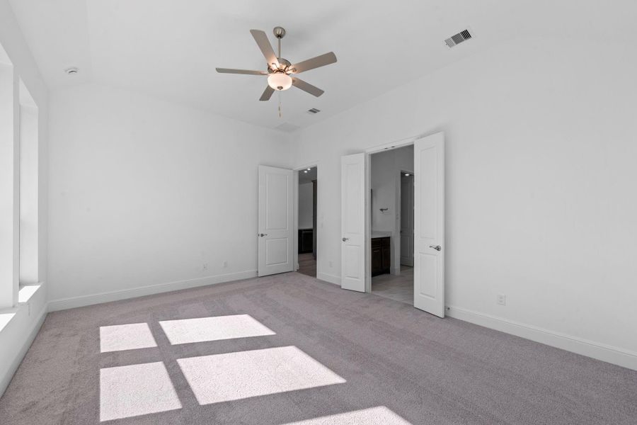 Spacious, unfurnished interior of a new home in Chambers Creek, Willis (Image 25).