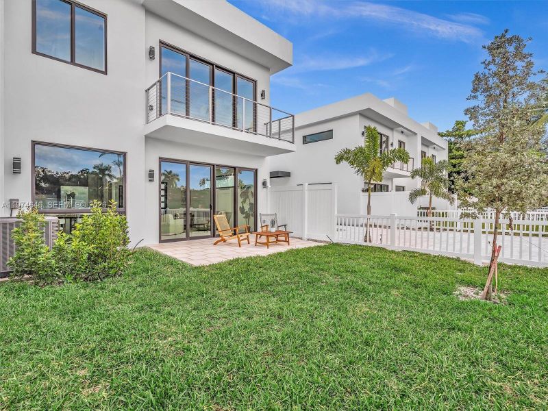 Exterior details and patio area of a home in , Dania Beach (Image 40).