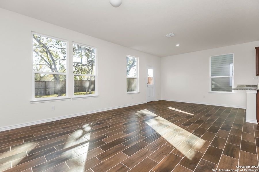 Spacious, unfurnished interior of a new home in Spanish Trails Villas, San Antonio (Image 14).