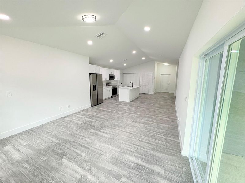 Spacious, unfurnished interior of a new home in , Okeechobee (Image 14).
