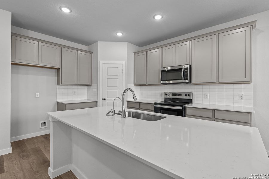 Furnished interior view inside a new home in Cinco Lakes, San Antonio (Image 8).